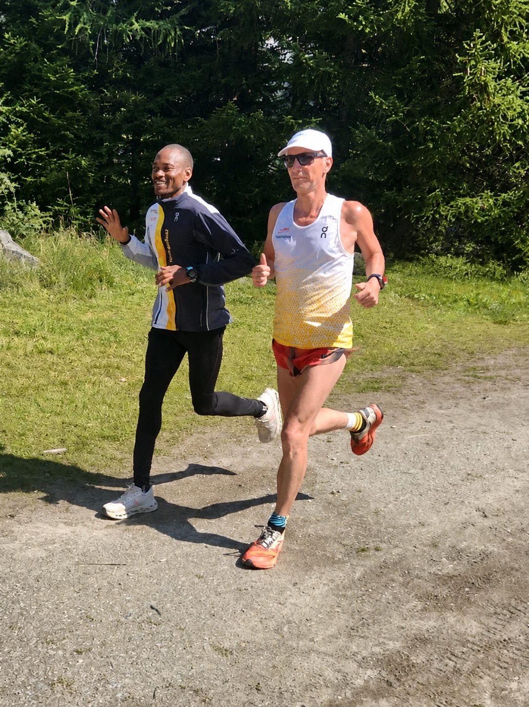 Andreas beim persönlichen Lauftraining mit einem kenianischen Profiathleten in Kals